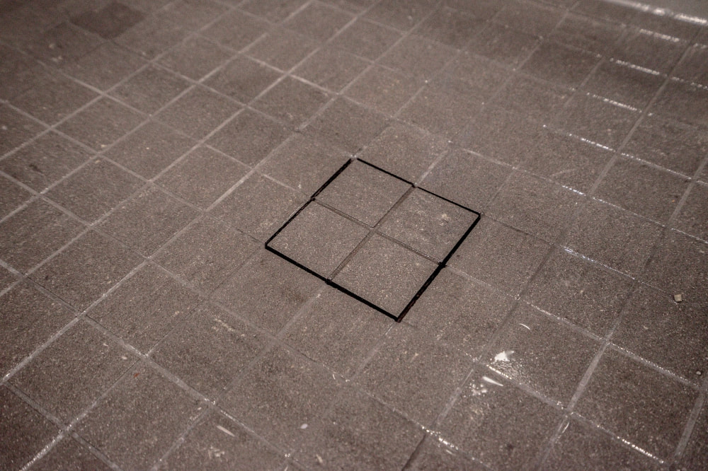 tile able grate in washroom