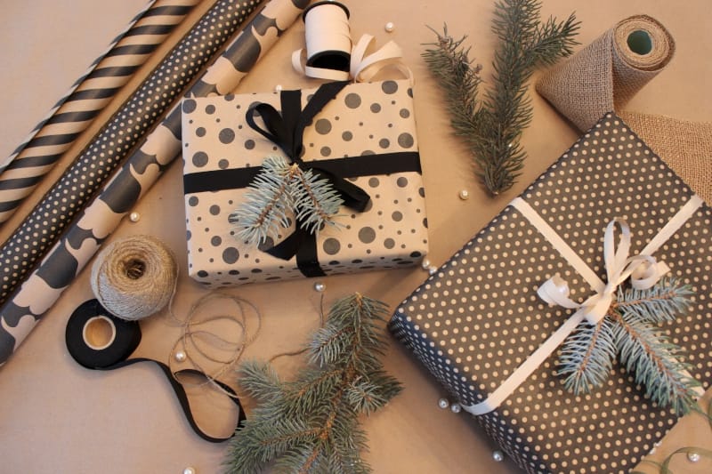 gift wrapping with kraft paper